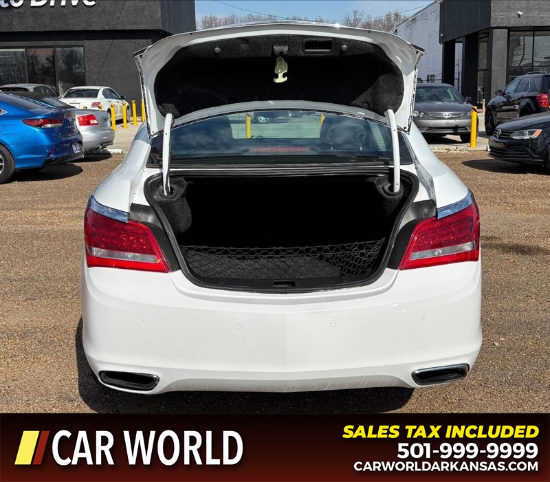 Buick LaCrosse Vehicle Full-screen Gallery Image 5