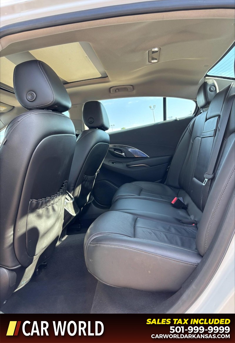 Buick LaCrosse Vehicle Full-screen Gallery Image 15
