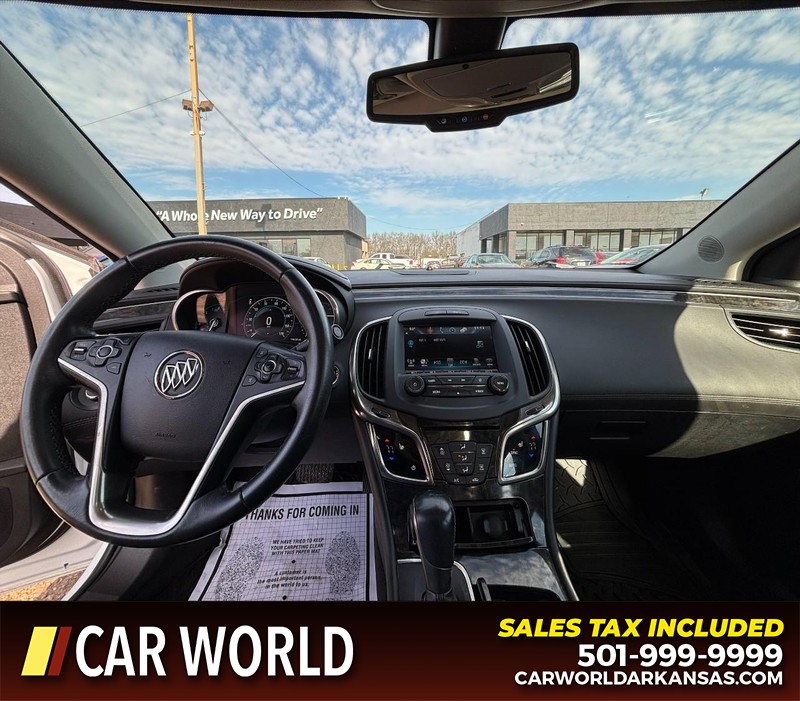 Buick LaCrosse Vehicle Full-screen Gallery Image 16