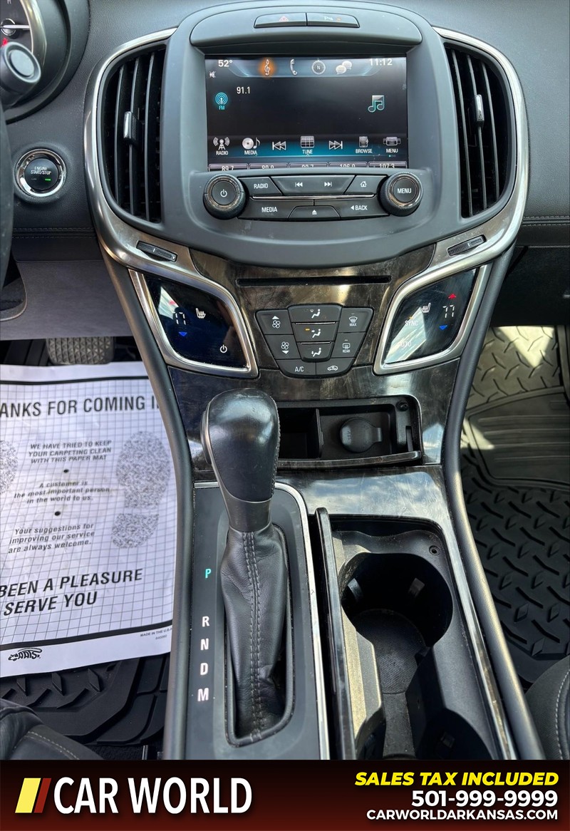 Buick LaCrosse Vehicle Full-screen Gallery Image 17