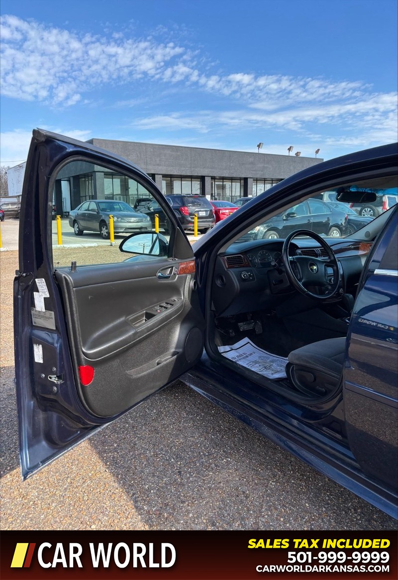 Chevrolet Impala Vehicle Full-screen Gallery Image 12