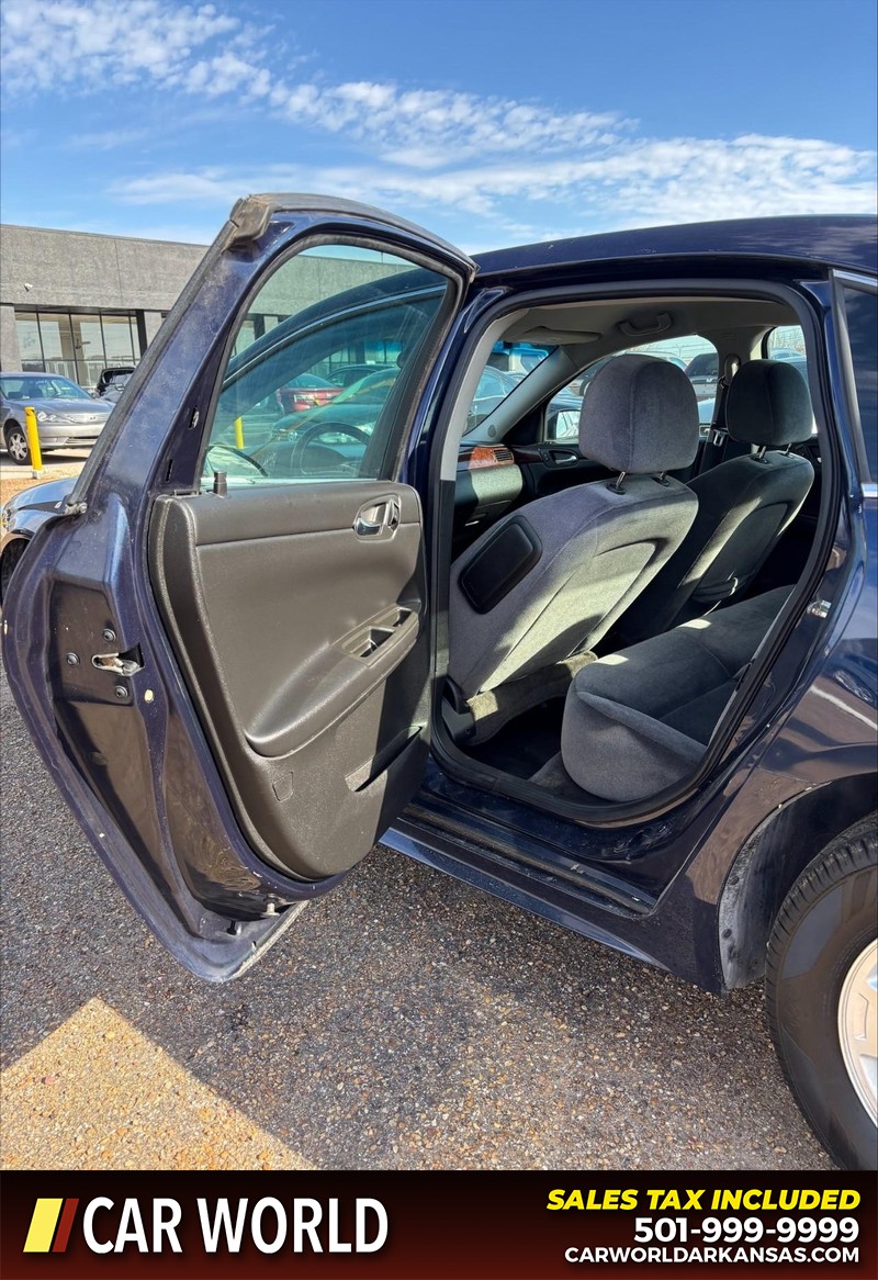 Chevrolet Impala Vehicle Full-screen Gallery Image 14