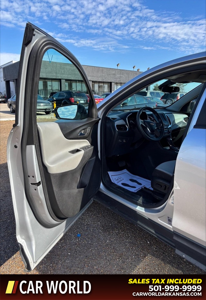 Chevrolet Equinox Vehicle Full-screen Gallery Image 12