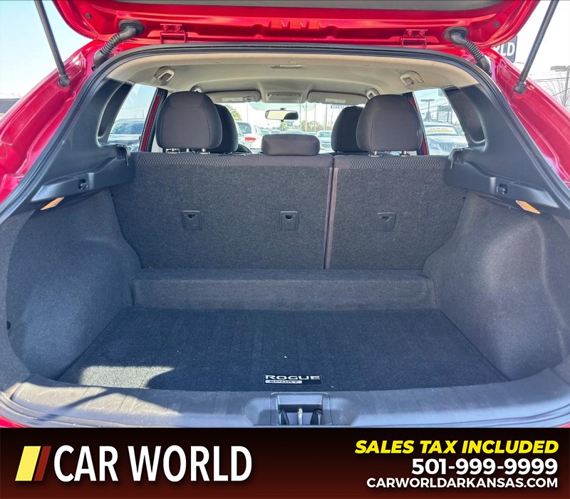 Nissan Rogue Sport Vehicle Full-screen Gallery Image 6