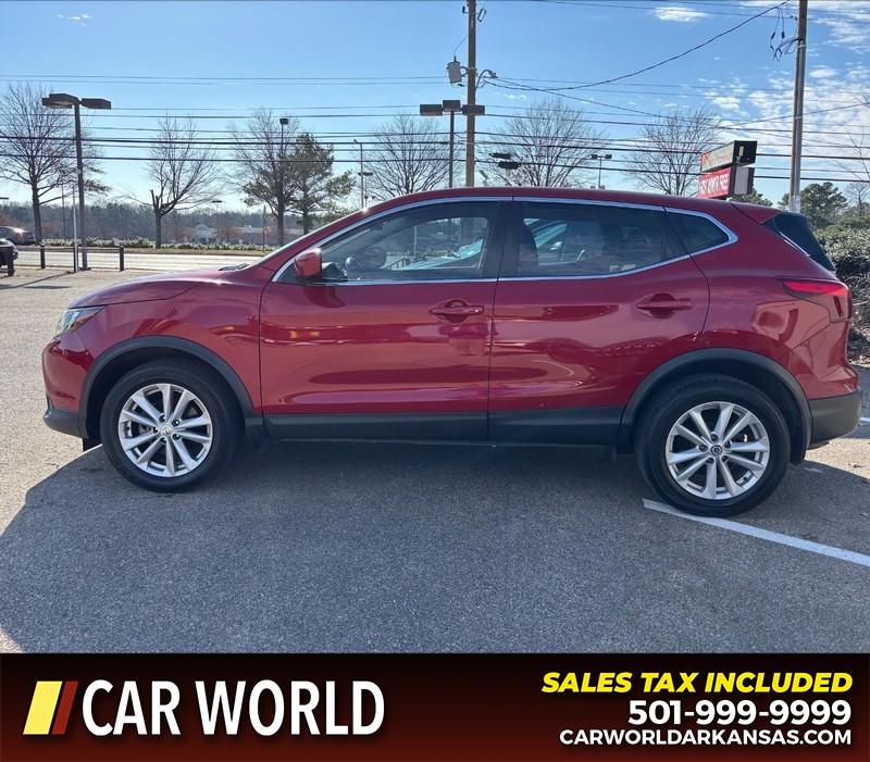 Nissan Rogue Sport Vehicle Full-screen Gallery Image 8