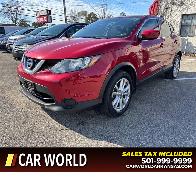 Nissan Rogue Sport Vehicle Full-screen Gallery Image 9