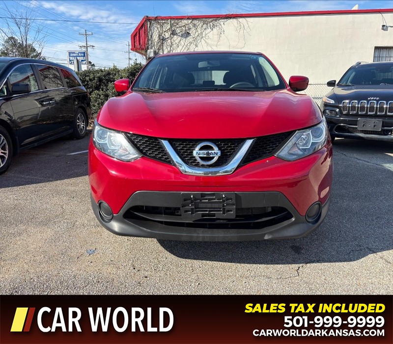 Nissan Rogue Sport Vehicle Full-screen Gallery Image 10