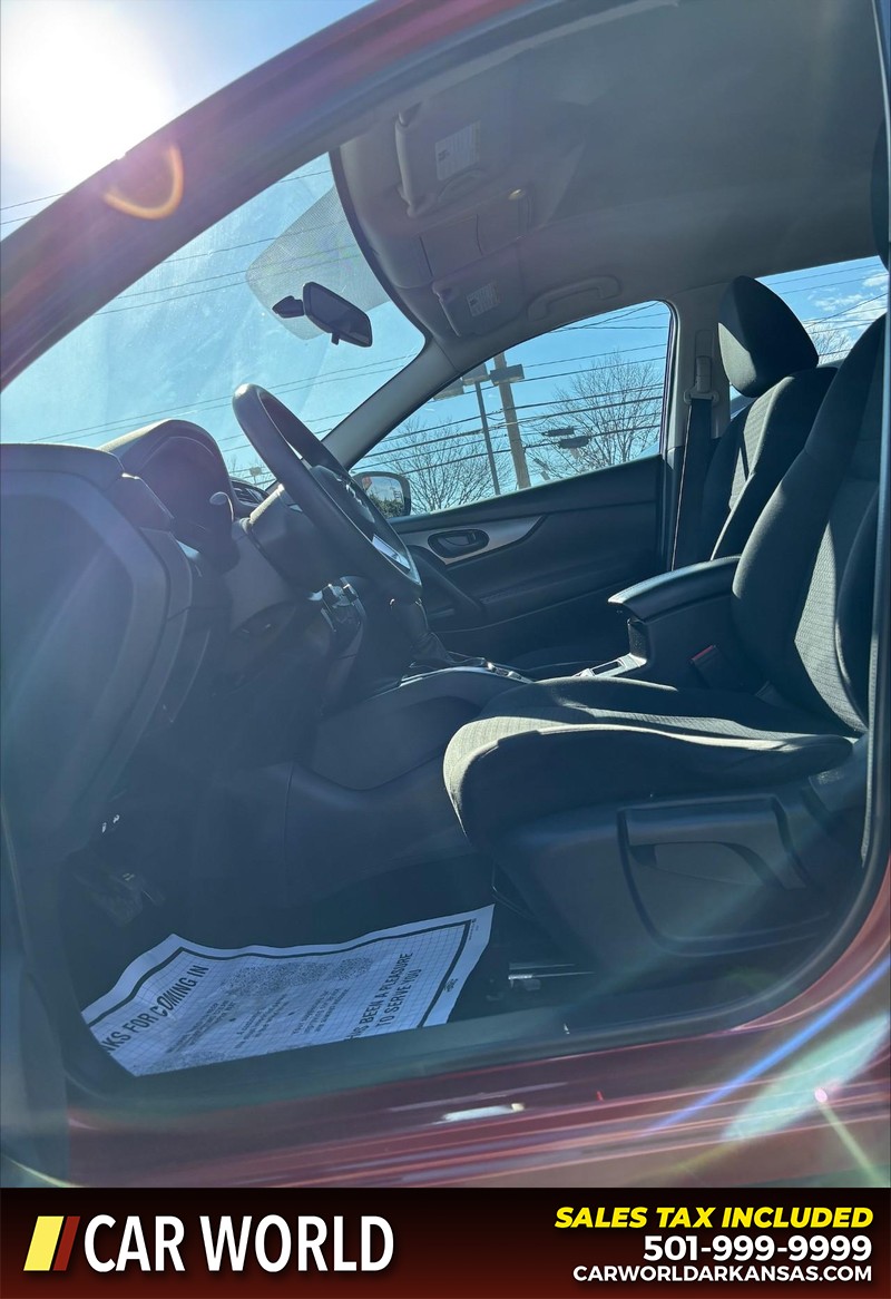 Nissan Rogue Sport Vehicle Full-screen Gallery Image 13