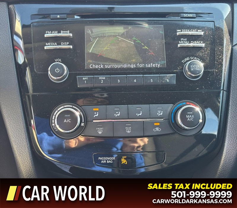 Nissan Rogue Sport Vehicle Full-screen Gallery Image 18