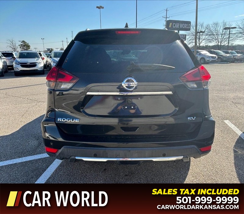 Nissan Rogue Vehicle Full-screen Gallery Image 4