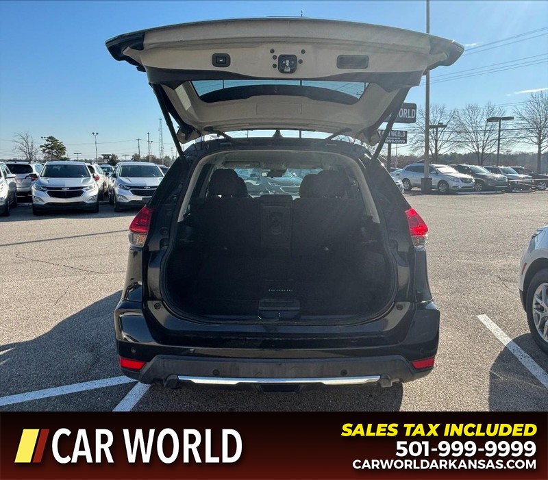 Nissan Rogue Vehicle Full-screen Gallery Image 5