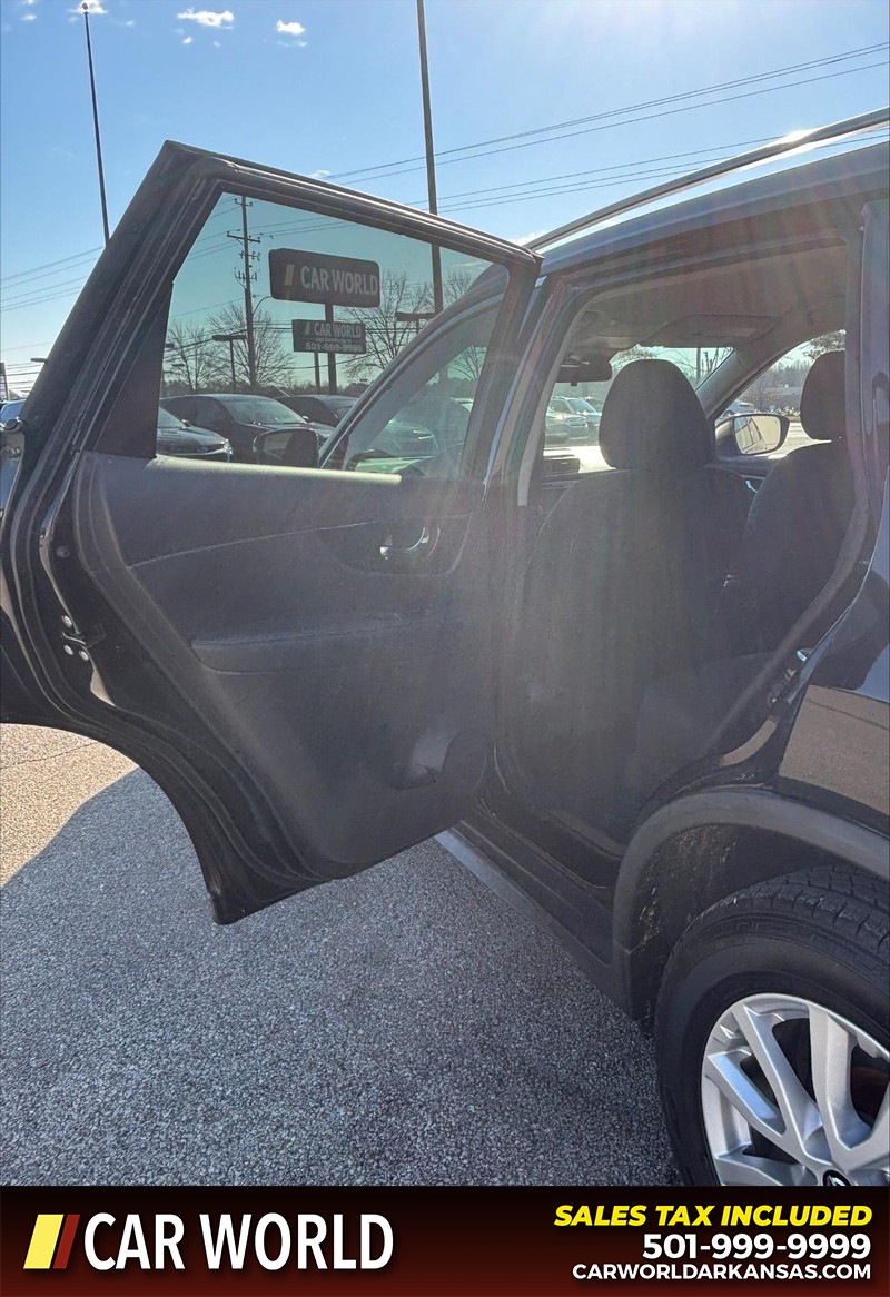 Nissan Rogue Vehicle Full-screen Gallery Image 14