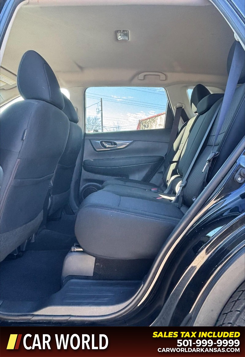 Nissan Rogue Vehicle Full-screen Gallery Image 15