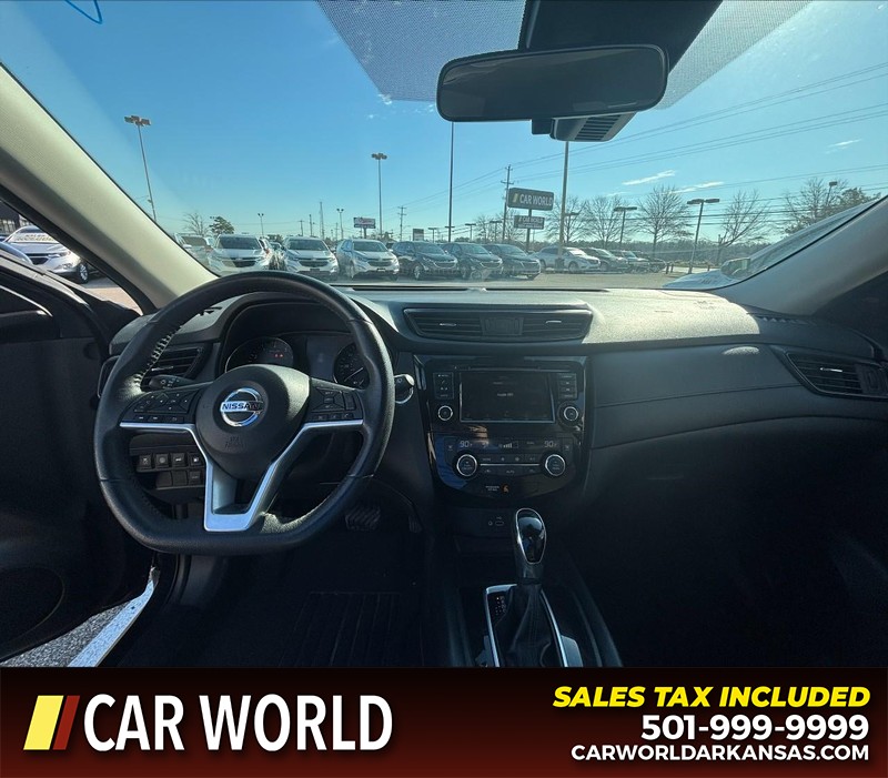 Nissan Rogue Vehicle Full-screen Gallery Image 16