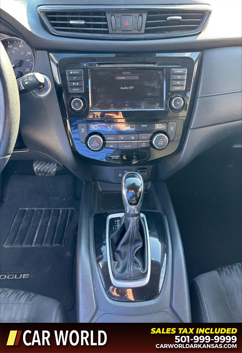 Nissan Rogue Vehicle Full-screen Gallery Image 18