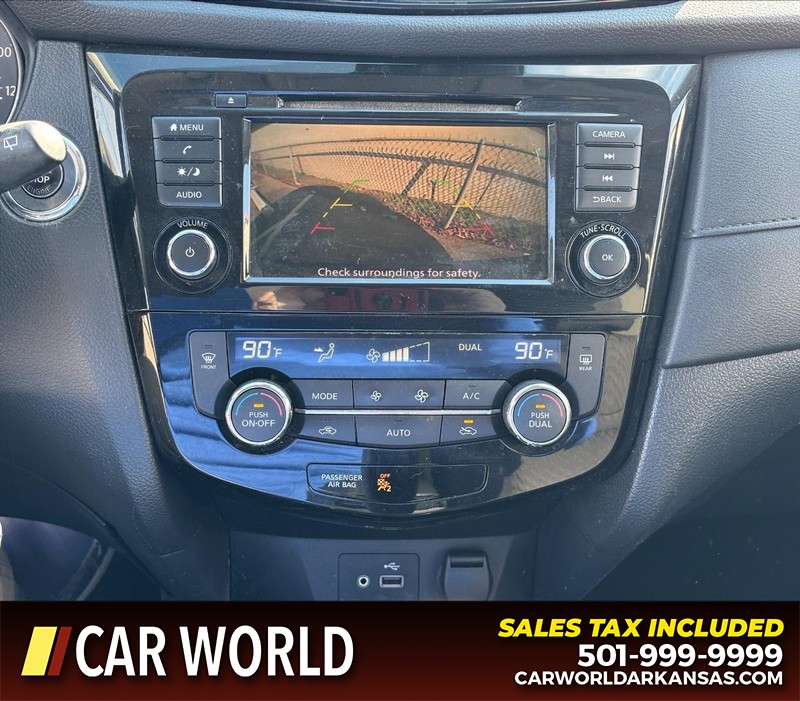 Nissan Rogue Vehicle Full-screen Gallery Image 19