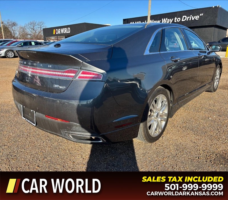 Lincoln MKZ Vehicle Full-screen Gallery Image 3