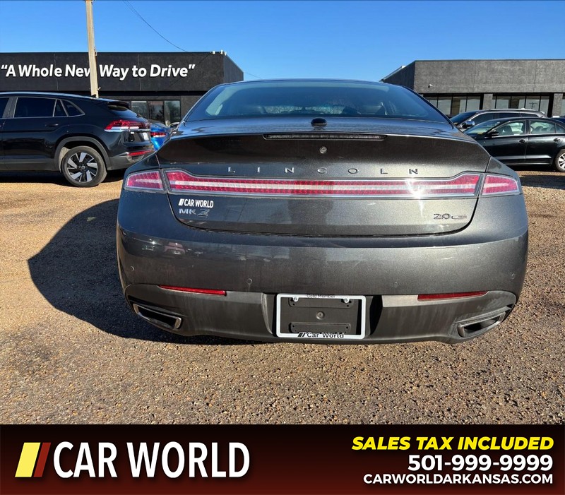 Lincoln MKZ Vehicle Full-screen Gallery Image 4