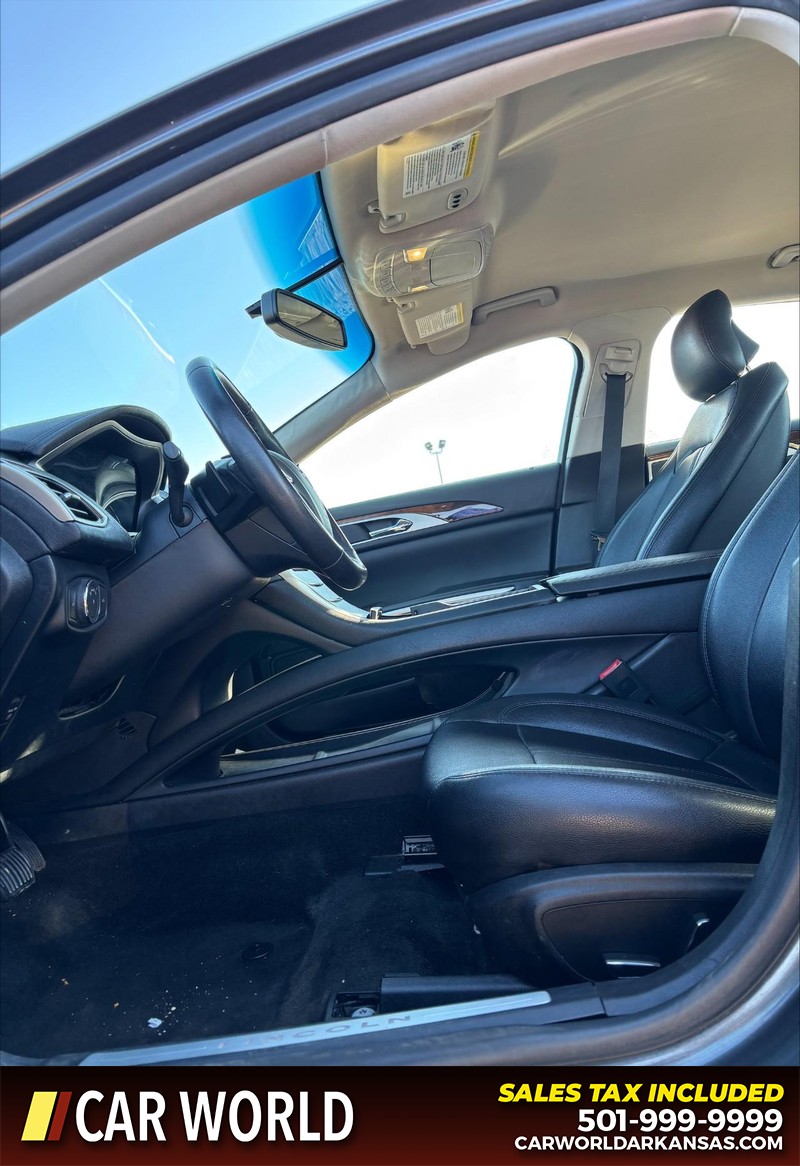 Lincoln MKZ Vehicle Full-screen Gallery Image 13