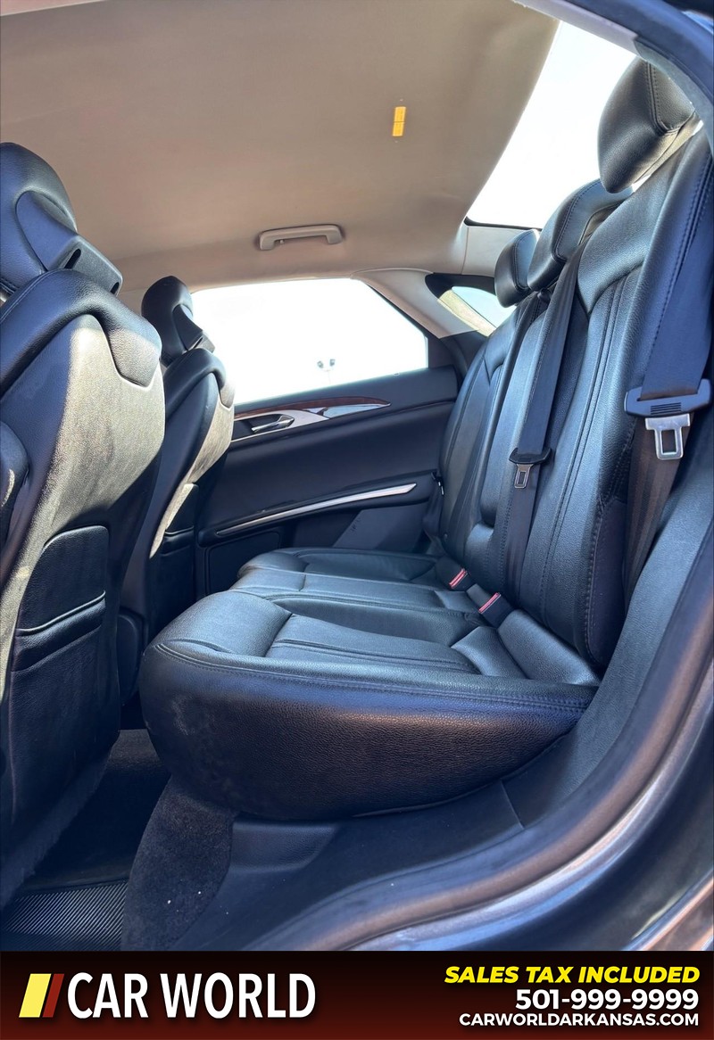 Lincoln MKZ Vehicle Full-screen Gallery Image 15