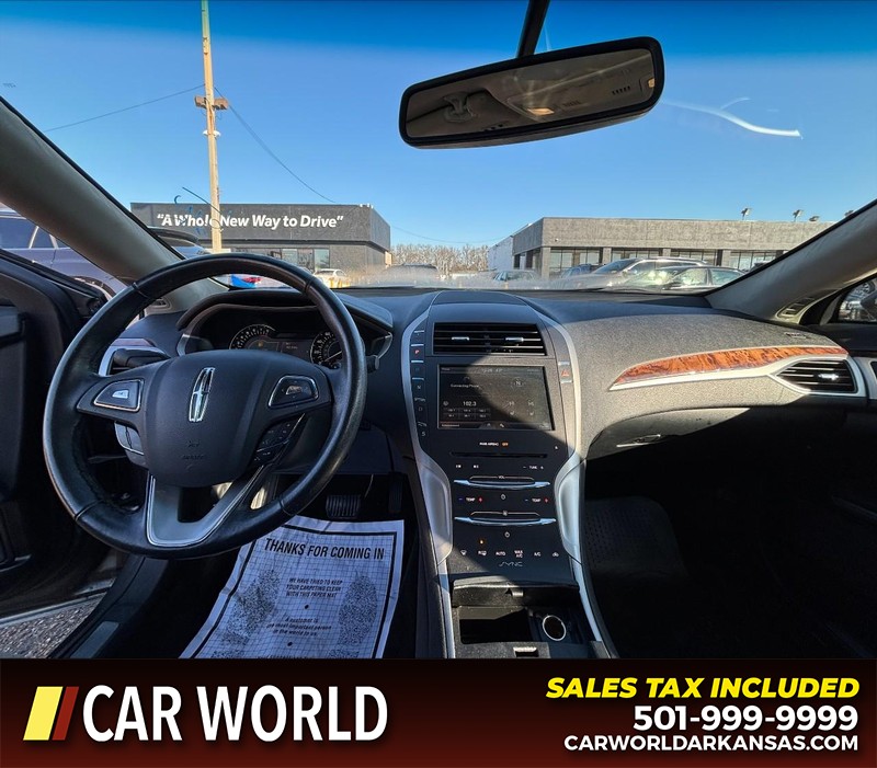 Lincoln MKZ Vehicle Full-screen Gallery Image 16