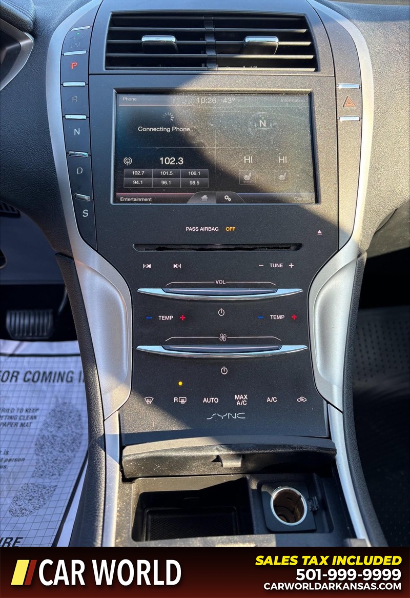 Lincoln MKZ Vehicle Full-screen Gallery Image 17