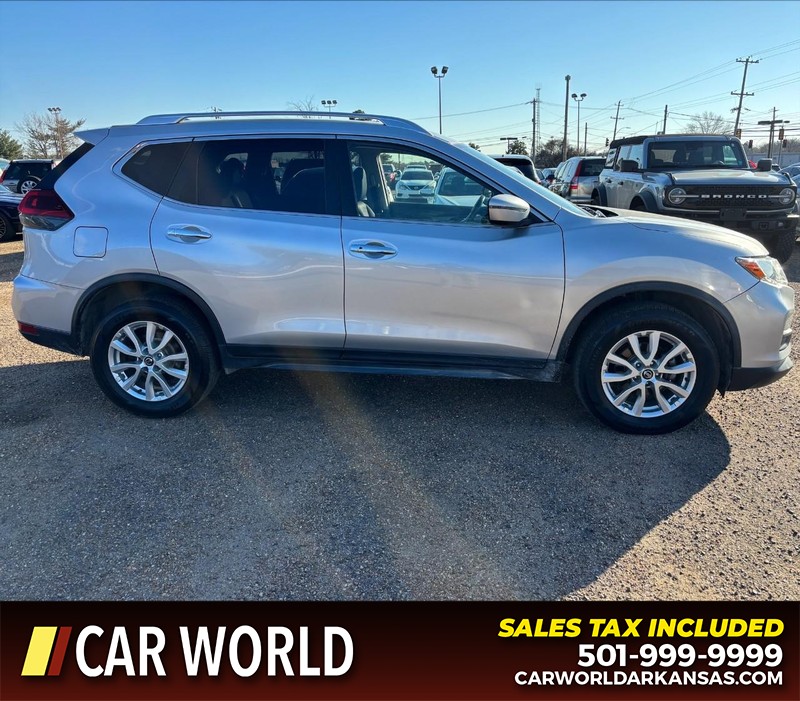 Nissan Rogue Vehicle Full-screen Gallery Image 2