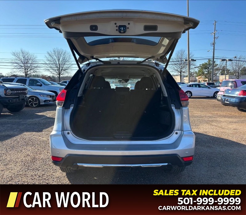 Nissan Rogue Vehicle Full-screen Gallery Image 5