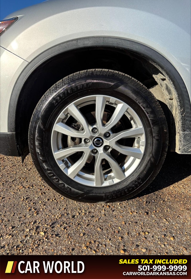 Nissan Rogue Vehicle Full-screen Gallery Image 11