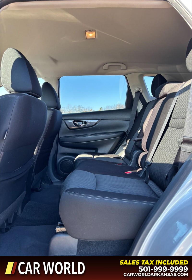 Nissan Rogue Vehicle Full-screen Gallery Image 15