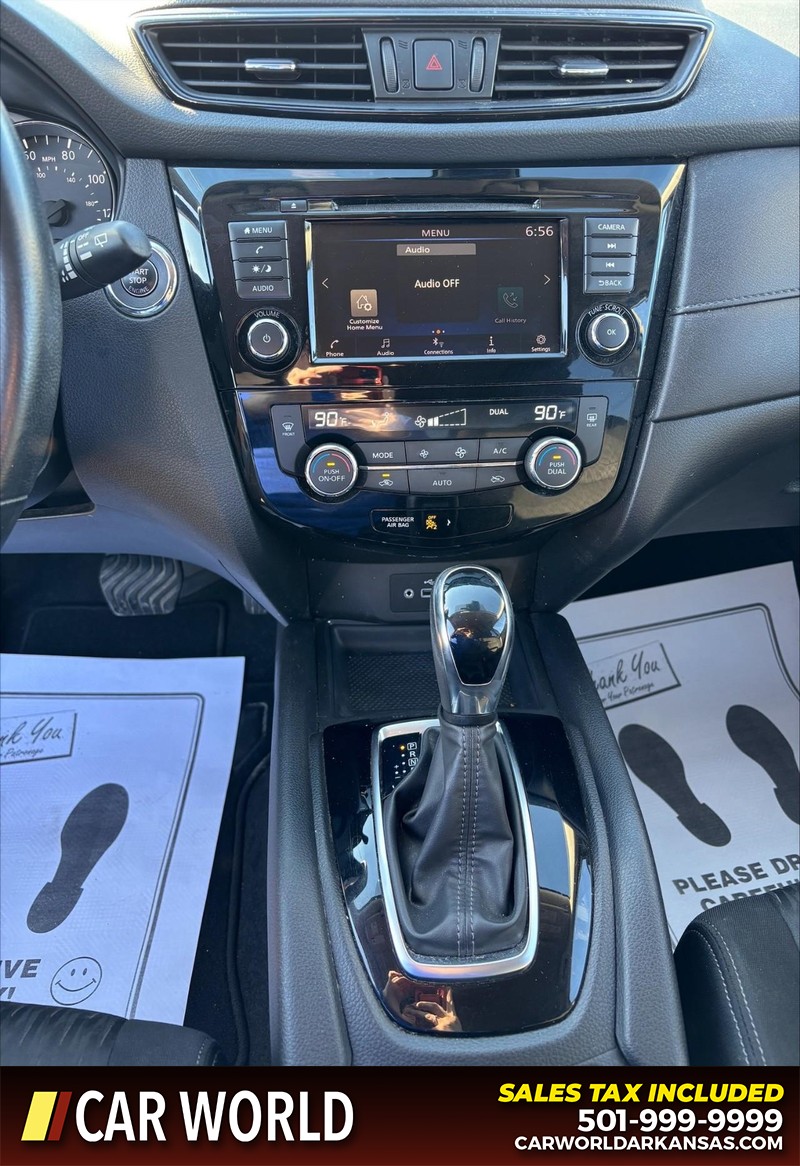 Nissan Rogue Vehicle Full-screen Gallery Image 17