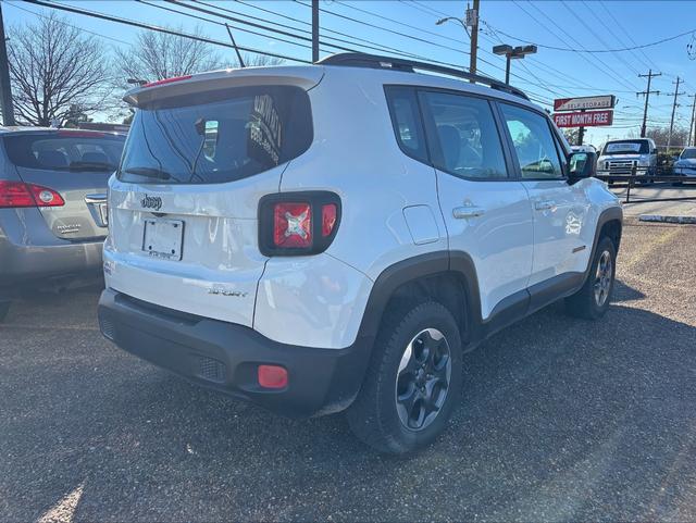 Jeep Renegade Vehicle Full-screen Gallery Image 2