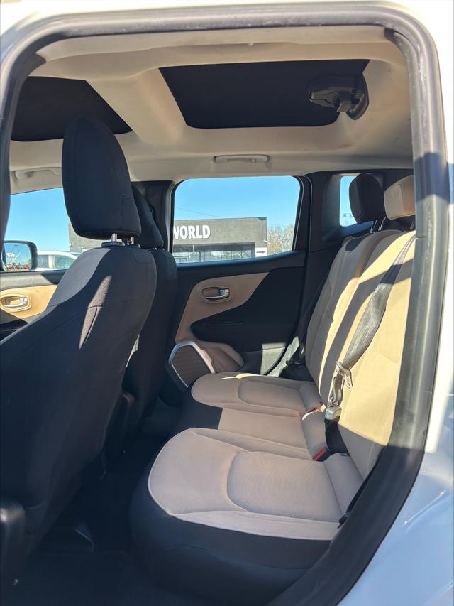 Jeep Renegade Vehicle Full-screen Gallery Image 7