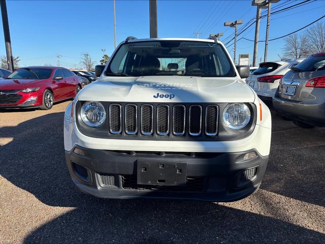 Jeep Renegade Vehicle Full-screen Gallery Image 8