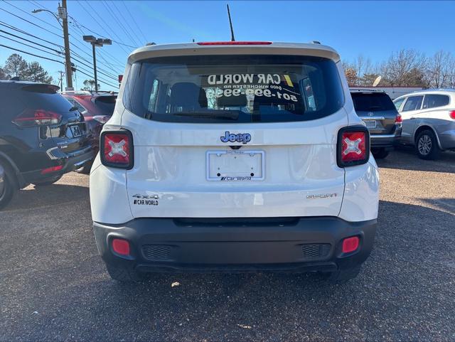 Jeep Renegade Vehicle Full-screen Gallery Image 12