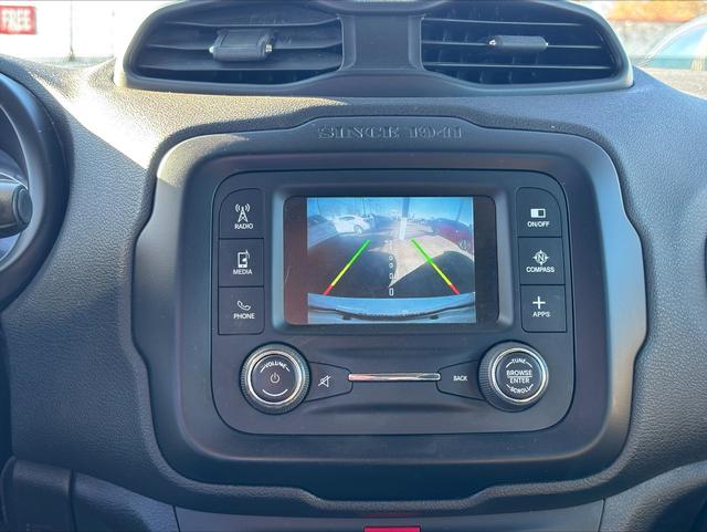 Jeep Renegade Vehicle Full-screen Gallery Image 14