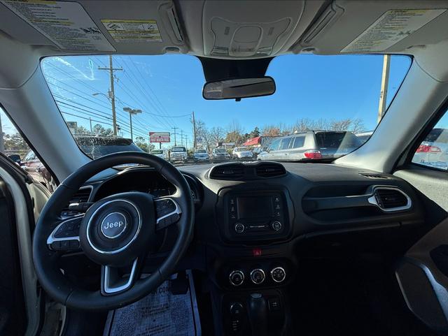 Jeep Renegade Vehicle Full-screen Gallery Image 15