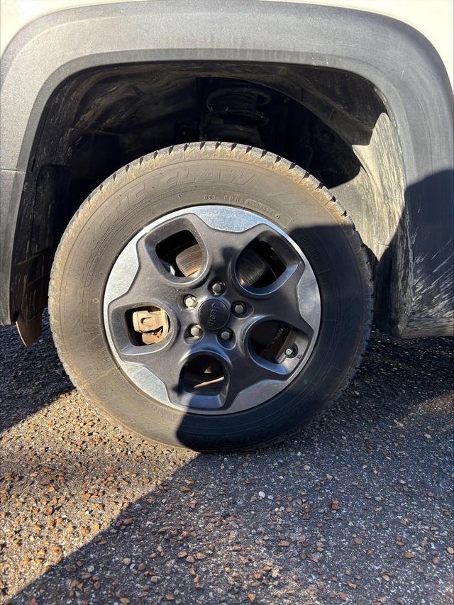 Jeep Renegade Vehicle Full-screen Gallery Image 18