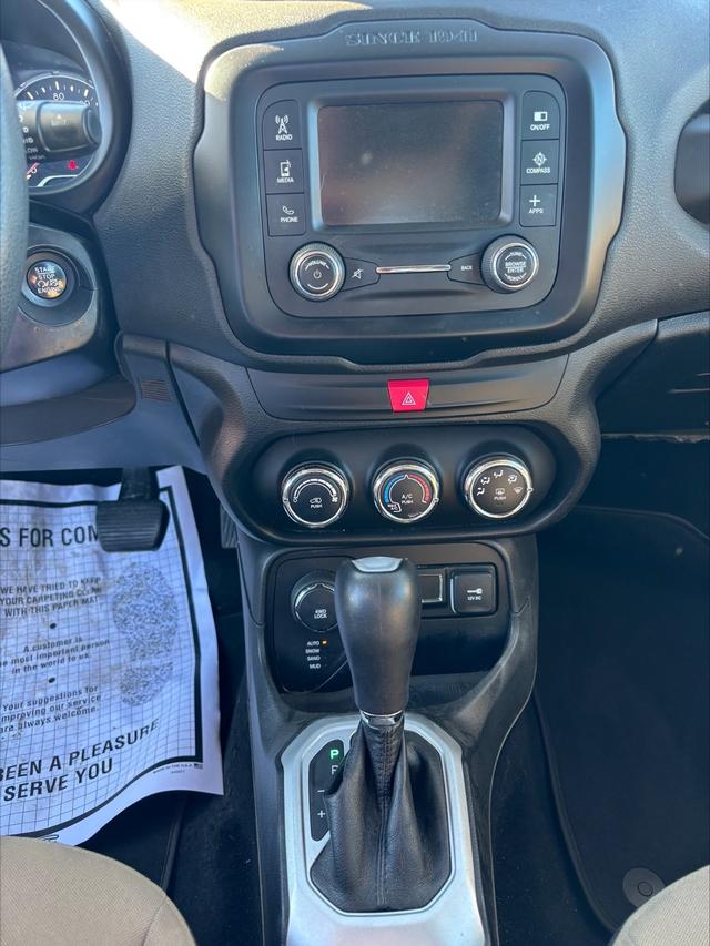 Jeep Renegade Vehicle Full-screen Gallery Image 20