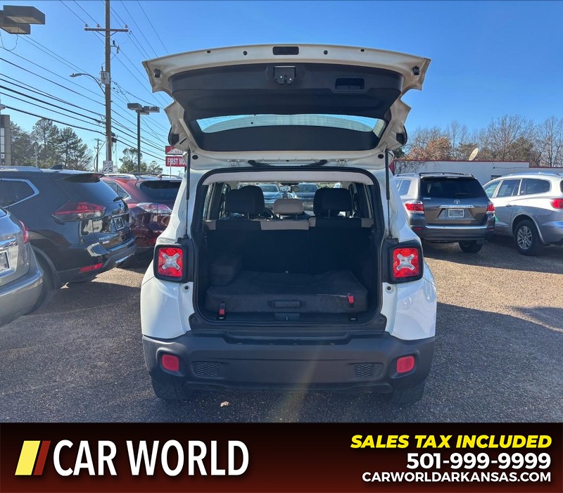 Jeep Renegade Vehicle Full-screen Gallery Image 5