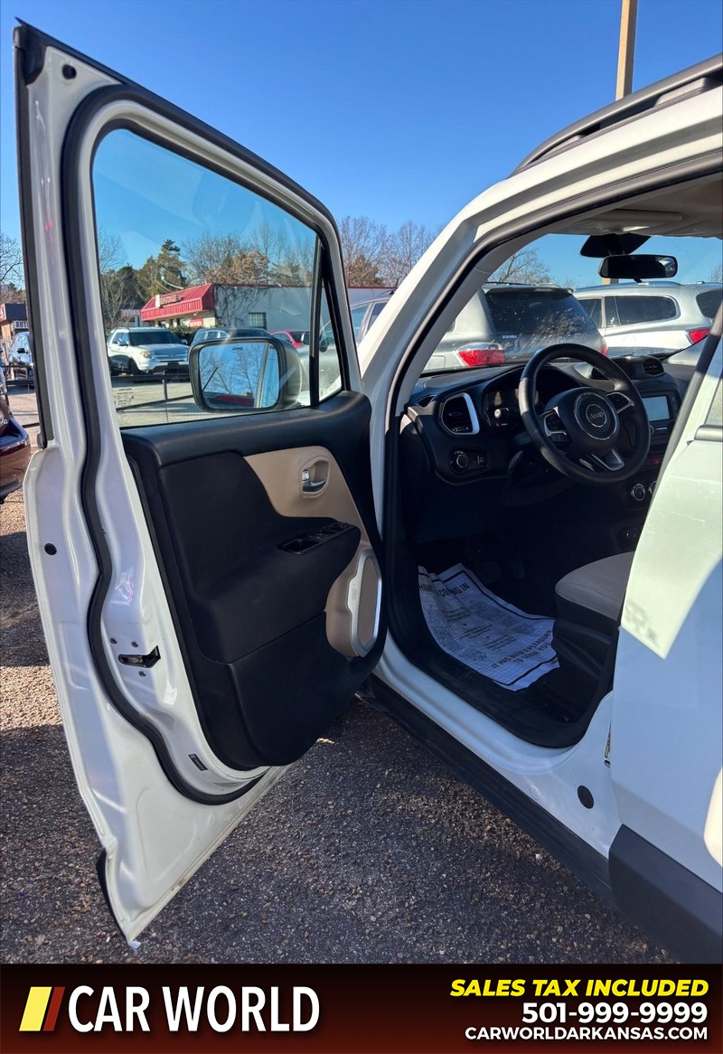 Jeep Renegade Vehicle Full-screen Gallery Image 12