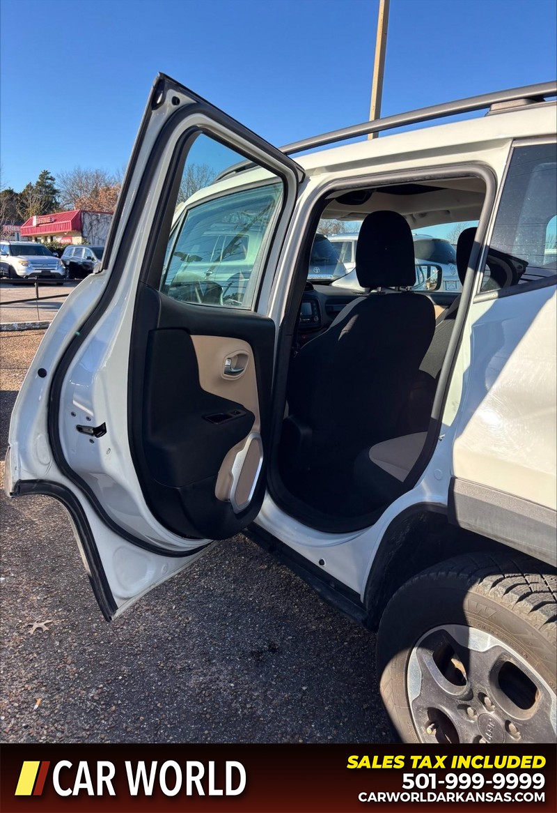 Jeep Renegade Vehicle Full-screen Gallery Image 14
