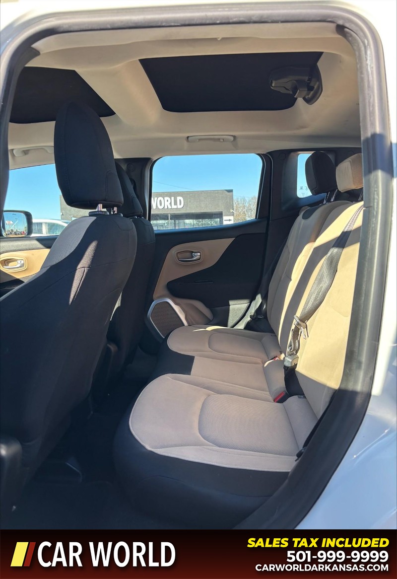 Jeep Renegade Vehicle Full-screen Gallery Image 15