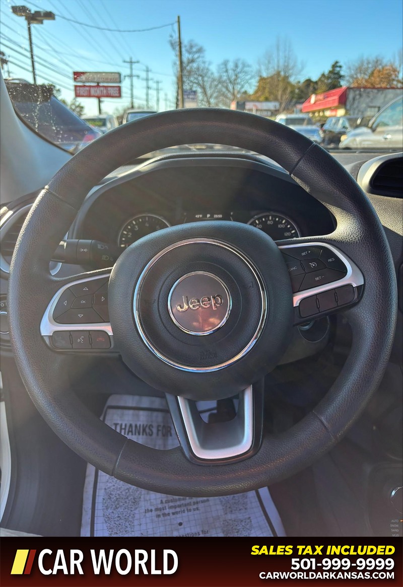 Jeep Renegade Vehicle Full-screen Gallery Image 19