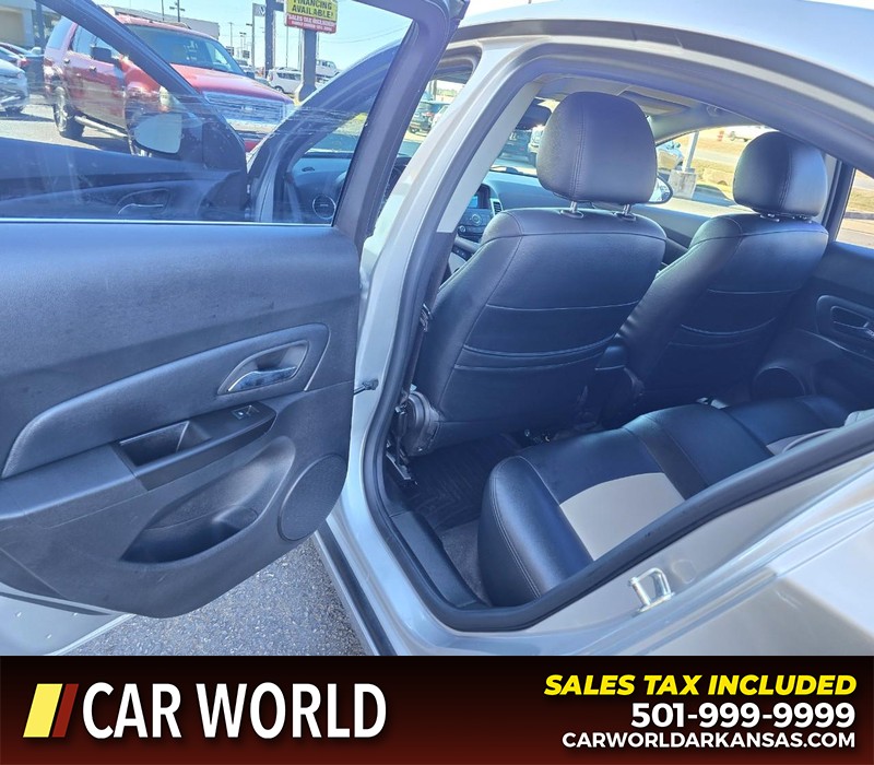 Chevrolet Cruze Vehicle Full-screen Gallery Image 9