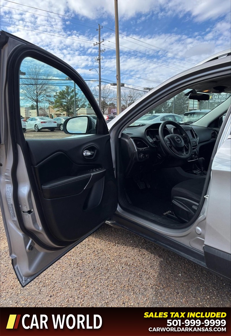 Jeep Cherokee Vehicle Full-screen Gallery Image 12