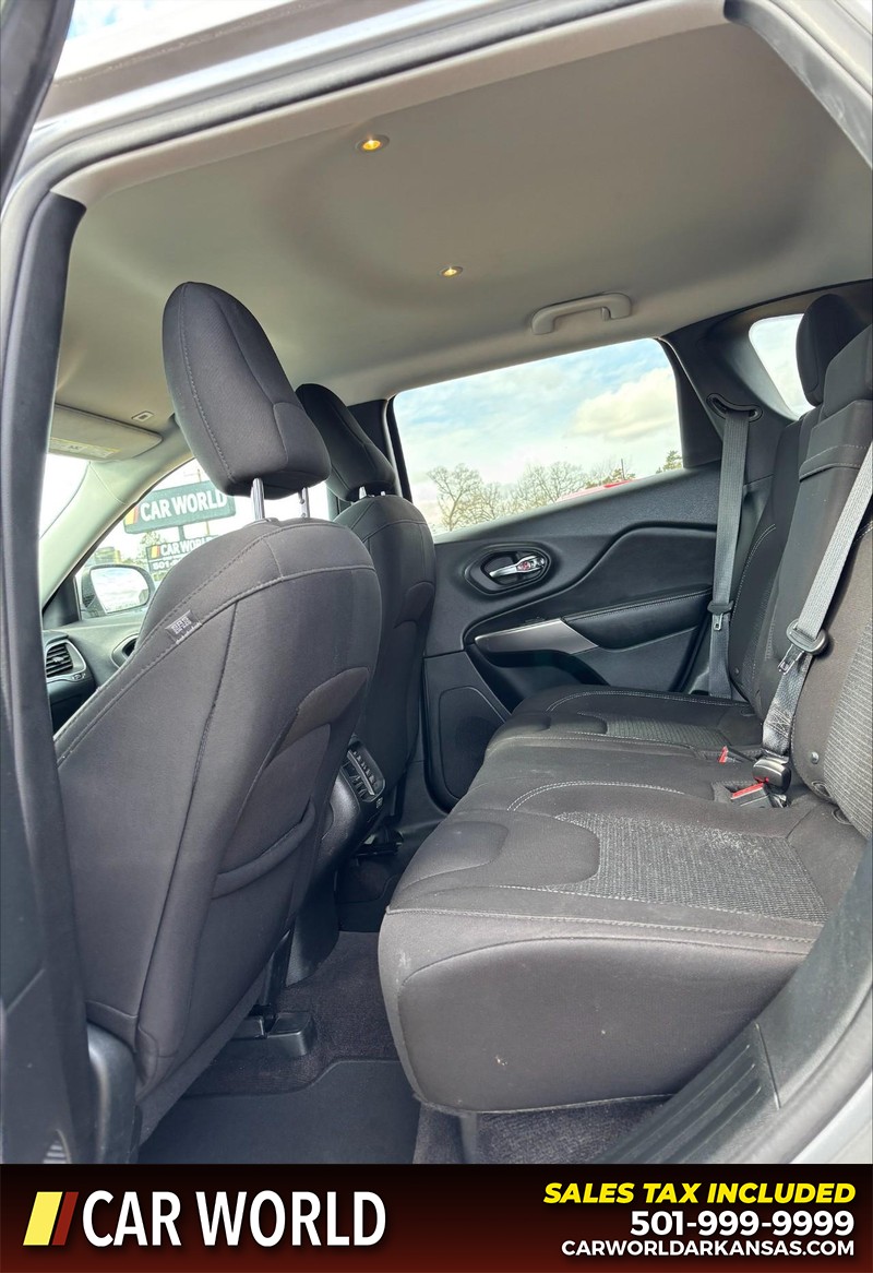 Jeep Cherokee Vehicle Full-screen Gallery Image 15