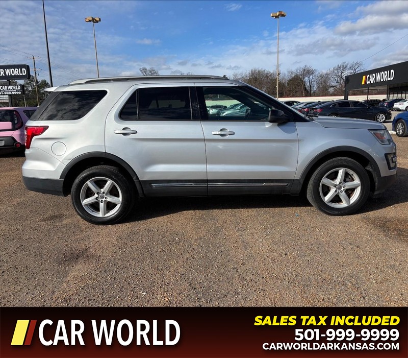 Ford Explorer Vehicle Full-screen Gallery Image 2