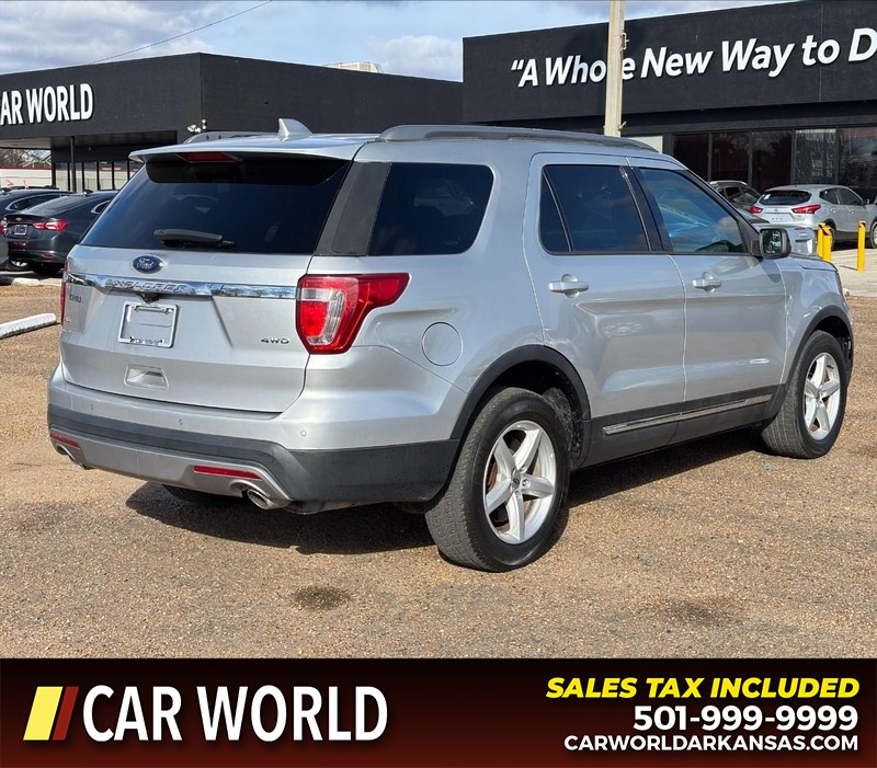 Ford Explorer Vehicle Full-screen Gallery Image 3