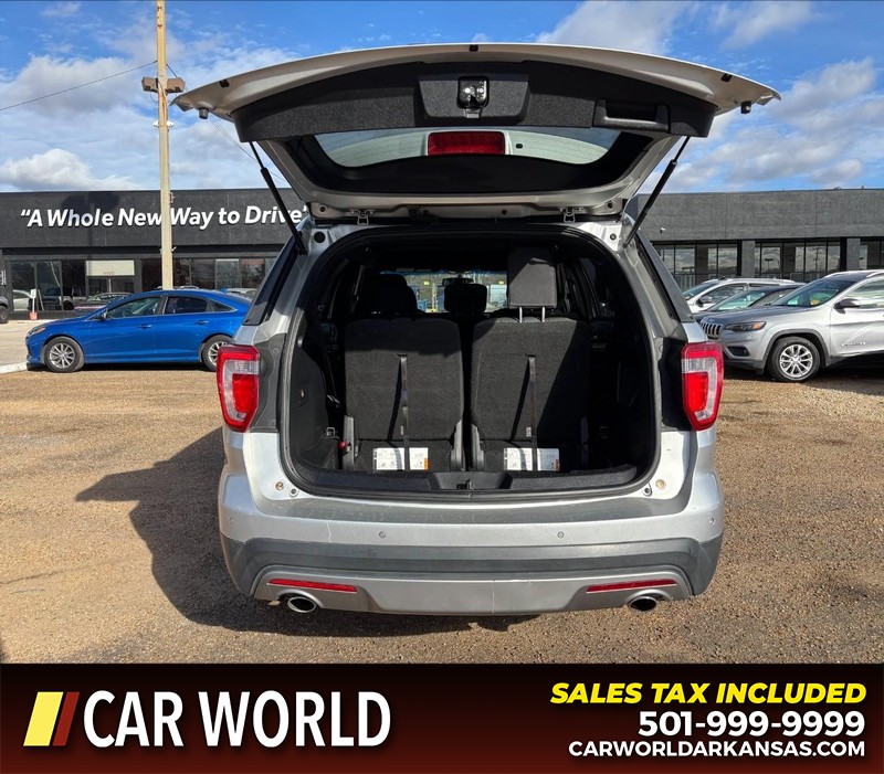 Ford Explorer Vehicle Full-screen Gallery Image 5